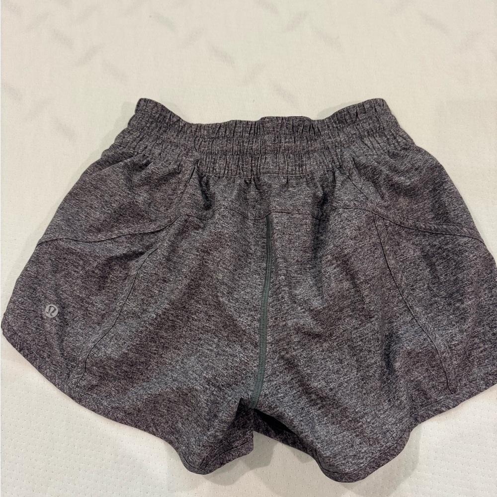 Lululemon hotty hot shorts size 6